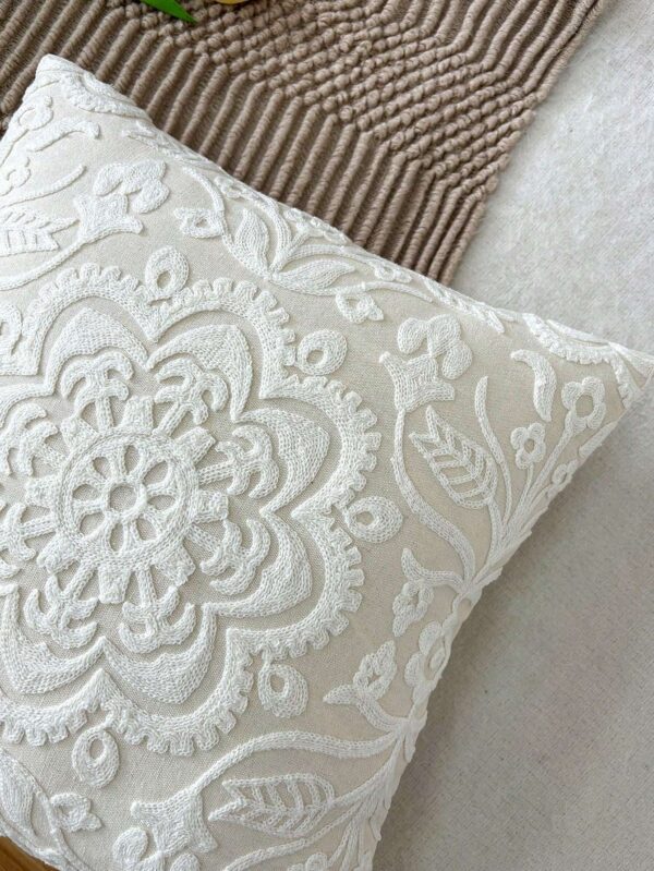 Funda de almohadon con Bordado de Flor Mandala QUIERODECO